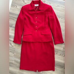 Kasper Red 2pc Skirt Suit Women’s size 10P 10 Petite Business Career Lined